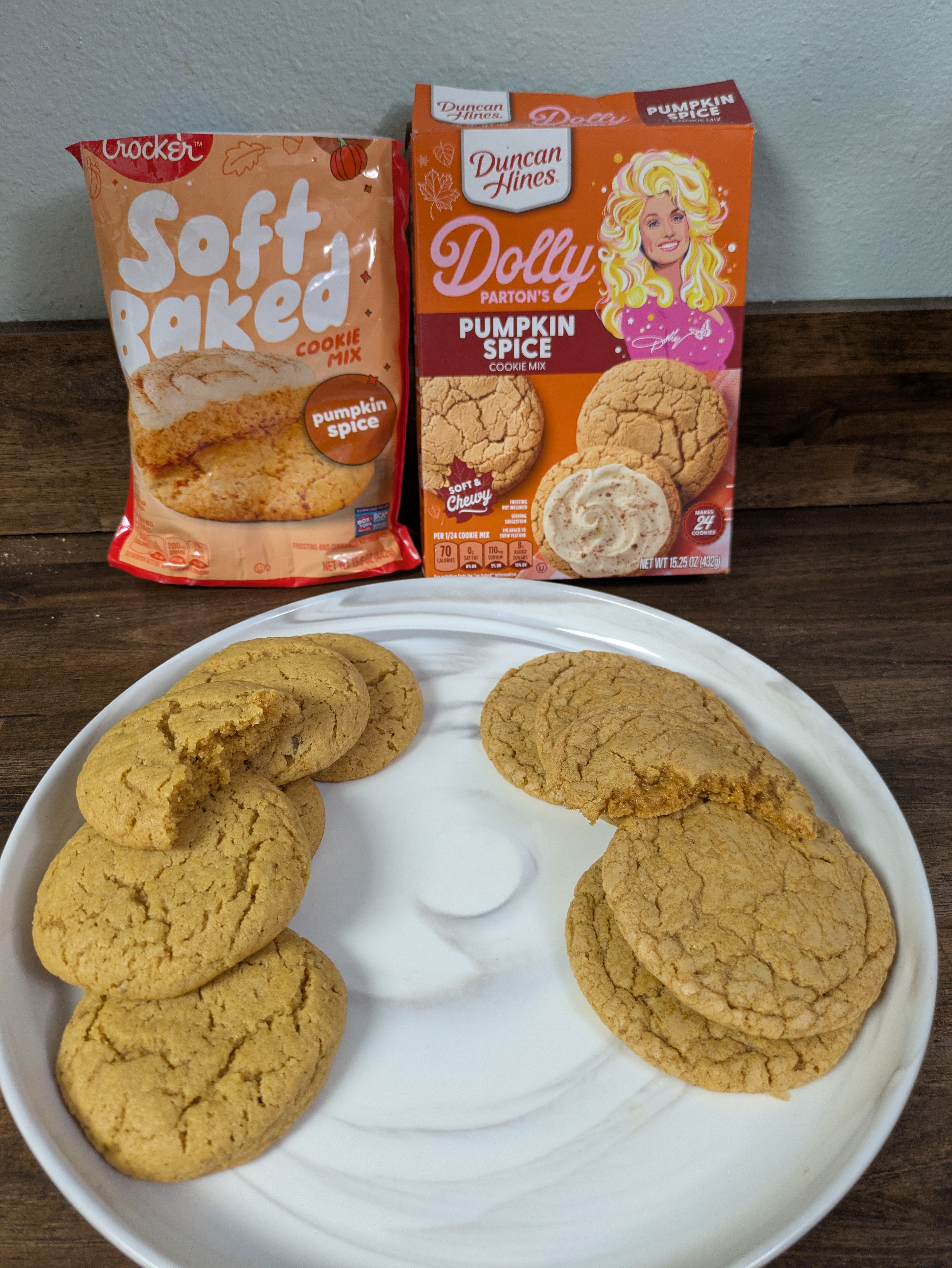 Comparing Pumpkin Spice cookies – Betty Crocker’s soft baked versus Duncan Hines’ Dolly Parton