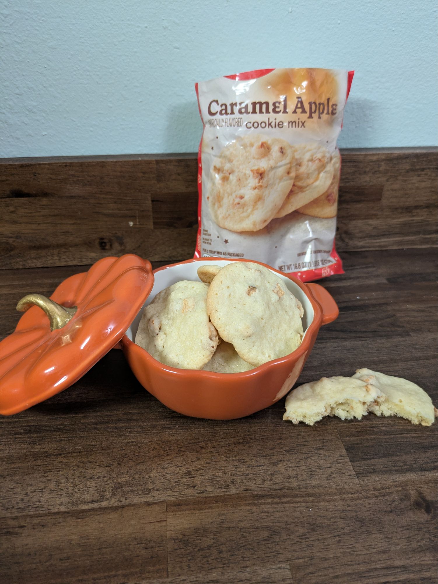 Trying out a limited edition Betty Crocker caramel apple cookie mix